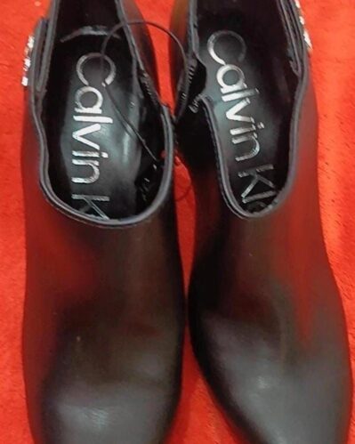 Salto alto calve klein preto tamanho 43